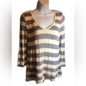 WHITE HOUSE BLACK MARKET Women’s Gray & Ecru Split Back Shirttail Sweater Size S